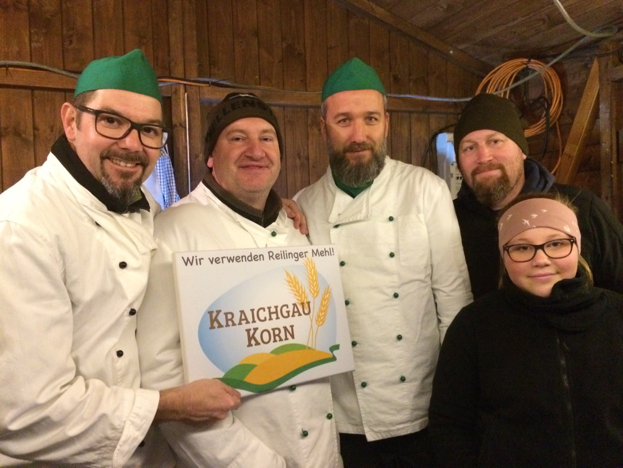 Buwe beim Weihnachtsmarkt